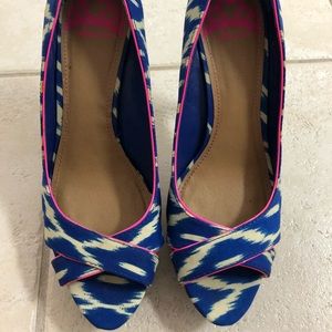 Fergilicious peep toe pumps size 7.5